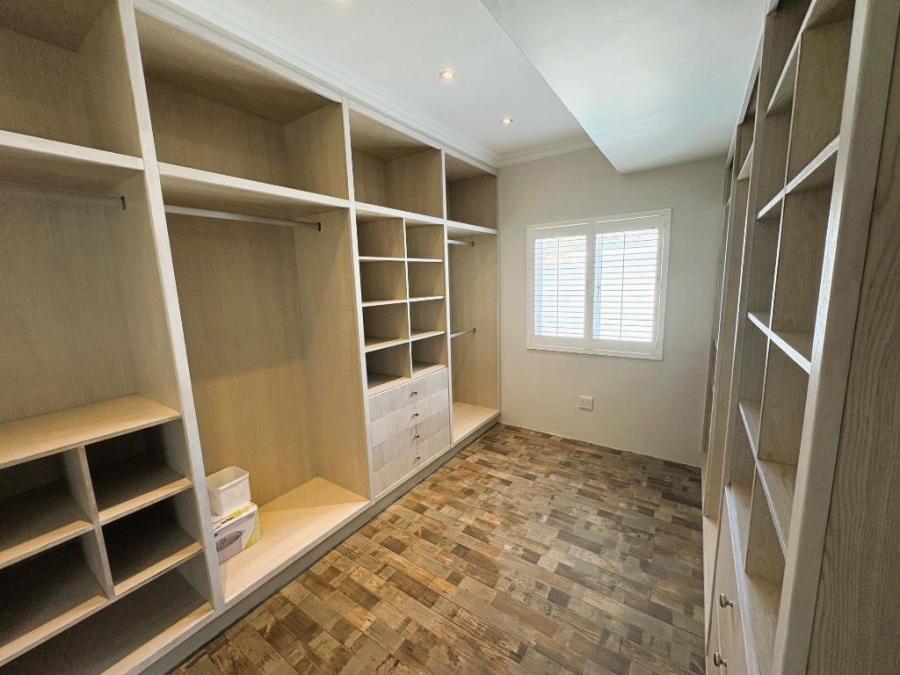 5 Bedroom Property for Sale in Whale Rock Western Cape